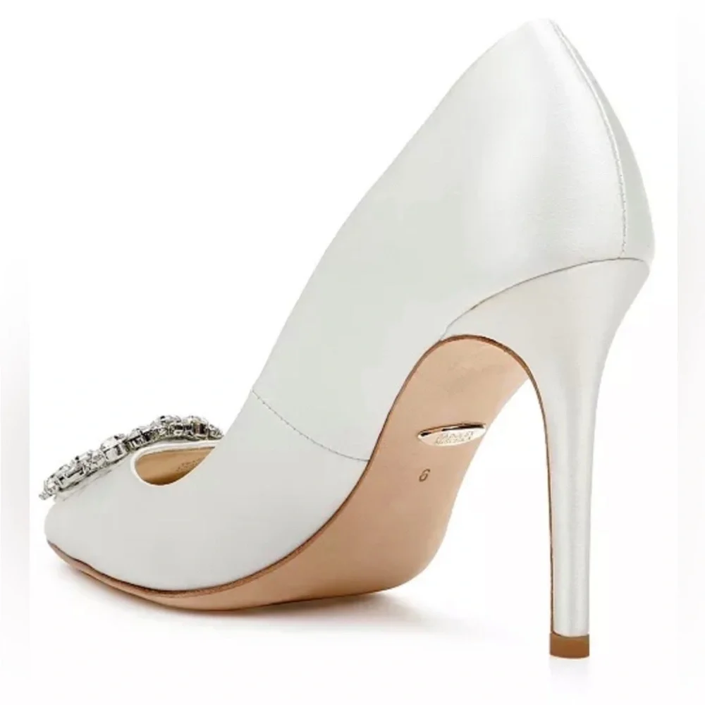 Badgley Mischka White Heels with Crystal Embellishment Size 8 - Picture 3 of 9
